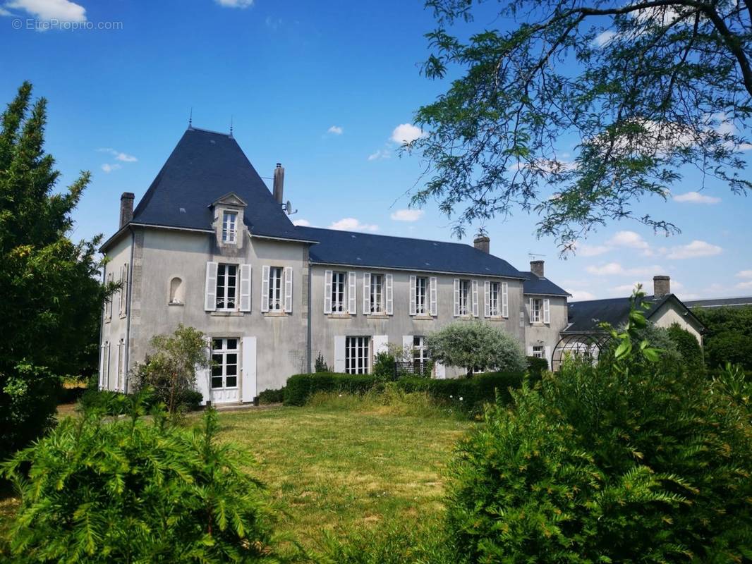 Maison à MOUTIERS-LES-MAUXFAITS