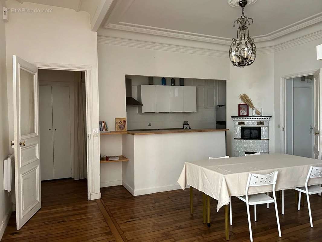 Appartement à PARIS-17E