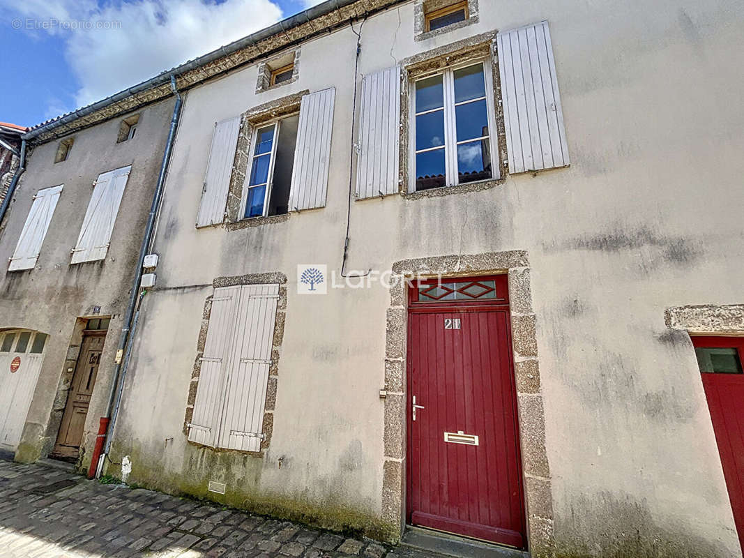 Maison à PARTHENAY