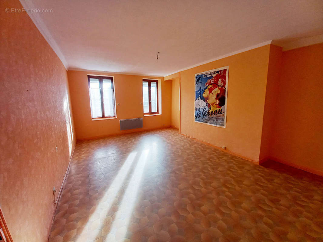 Appartement à LOUVIGNE-DU-DESERT