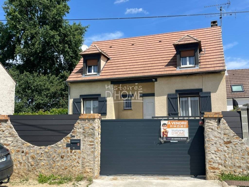 Maison à FONTENAY-TRESIGNY