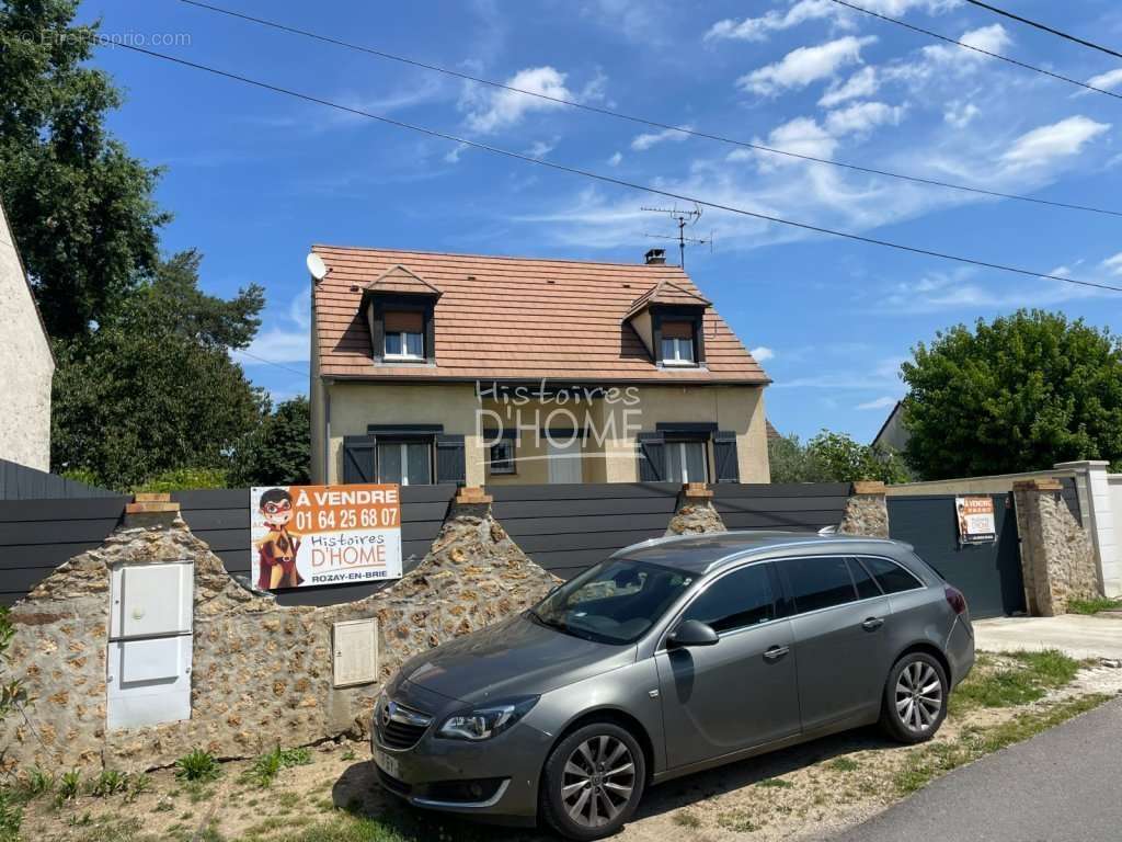 Maison à FONTENAY-TRESIGNY