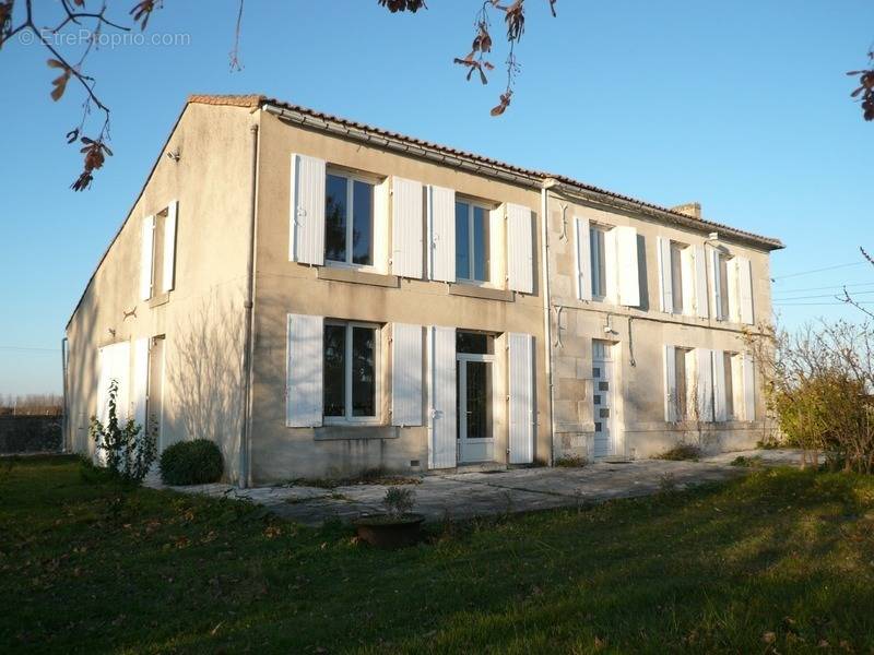 Maison à SAINT-FORT-SUR-LE-NE