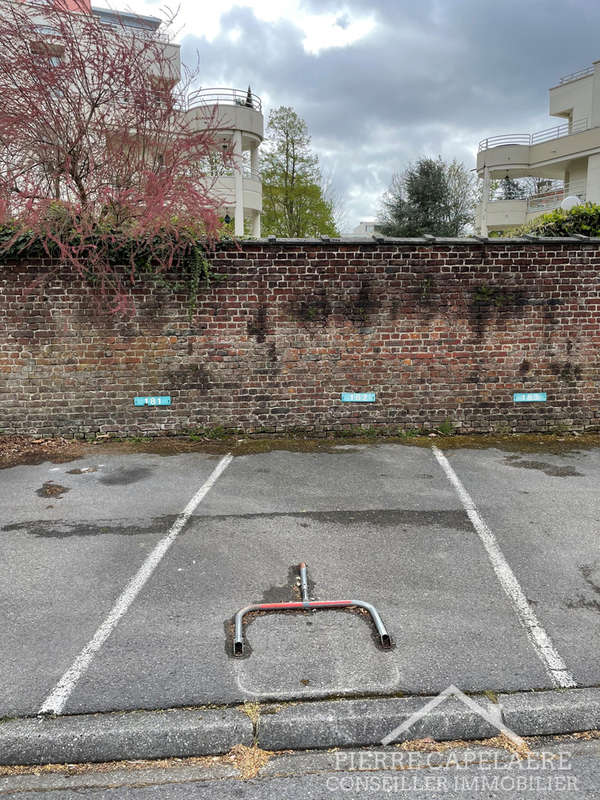 Parking à LAMBERSART