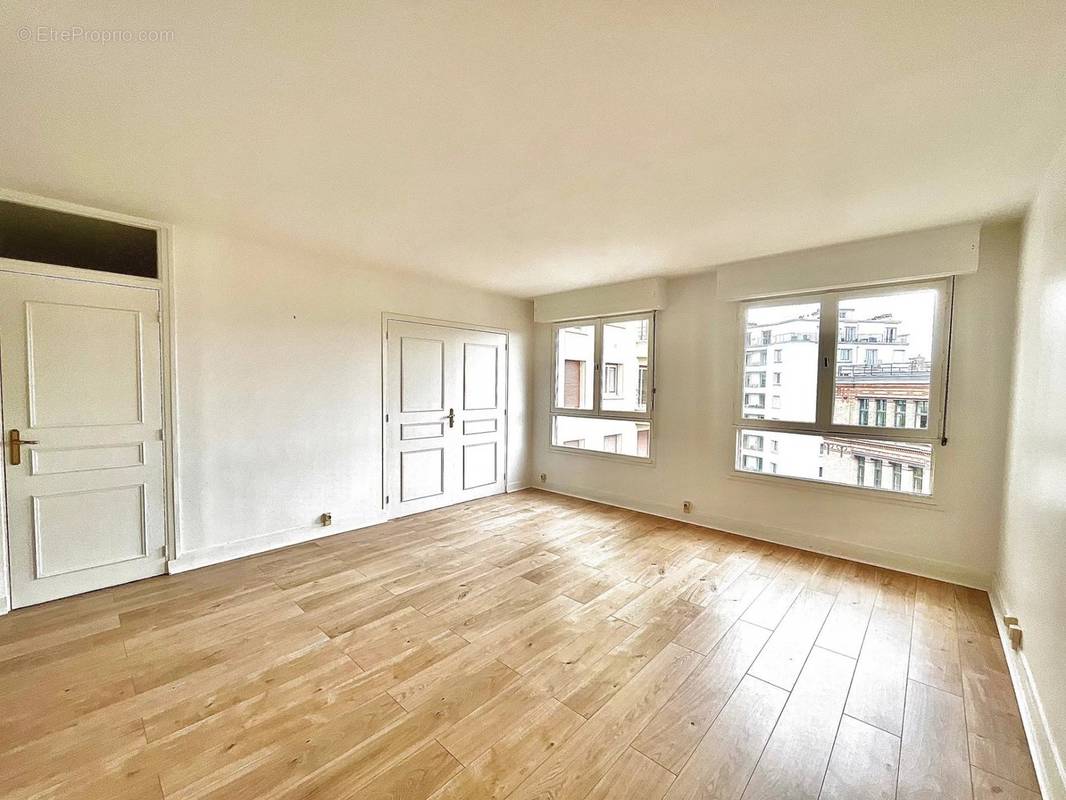 Appartement à PARIS-15E