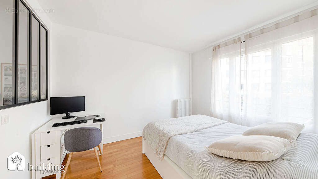 Appartement à COURBEVOIE