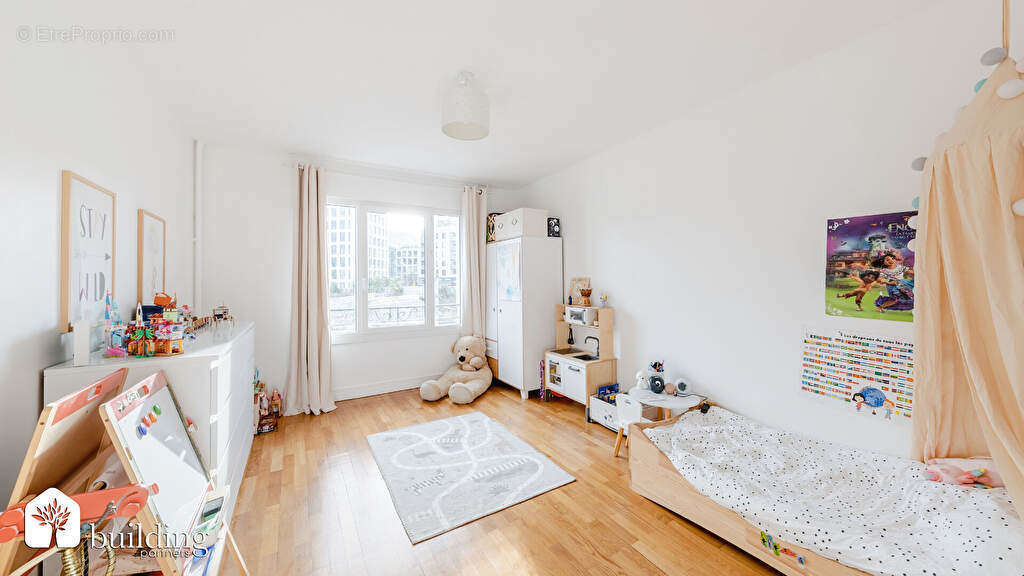 Appartement à COURBEVOIE