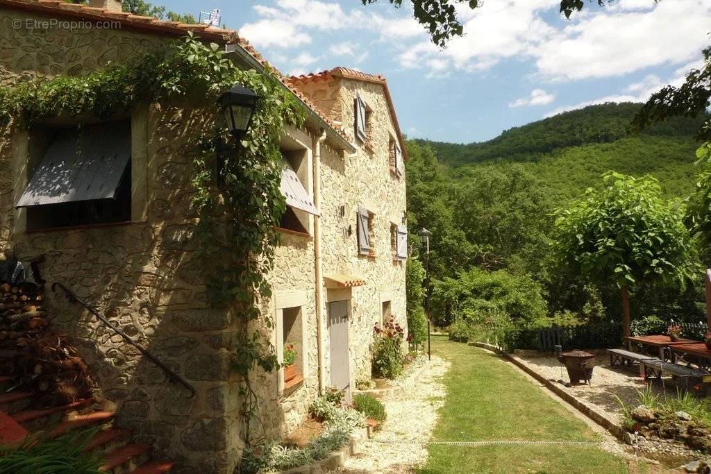 Maison à SAINT-LAURENT-DE-CERDANS