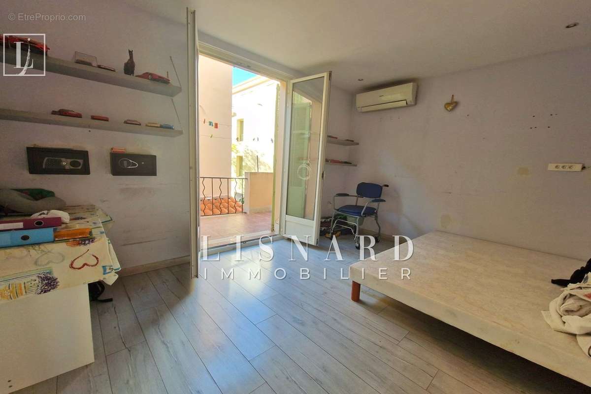 Appartement à VALLAURIS