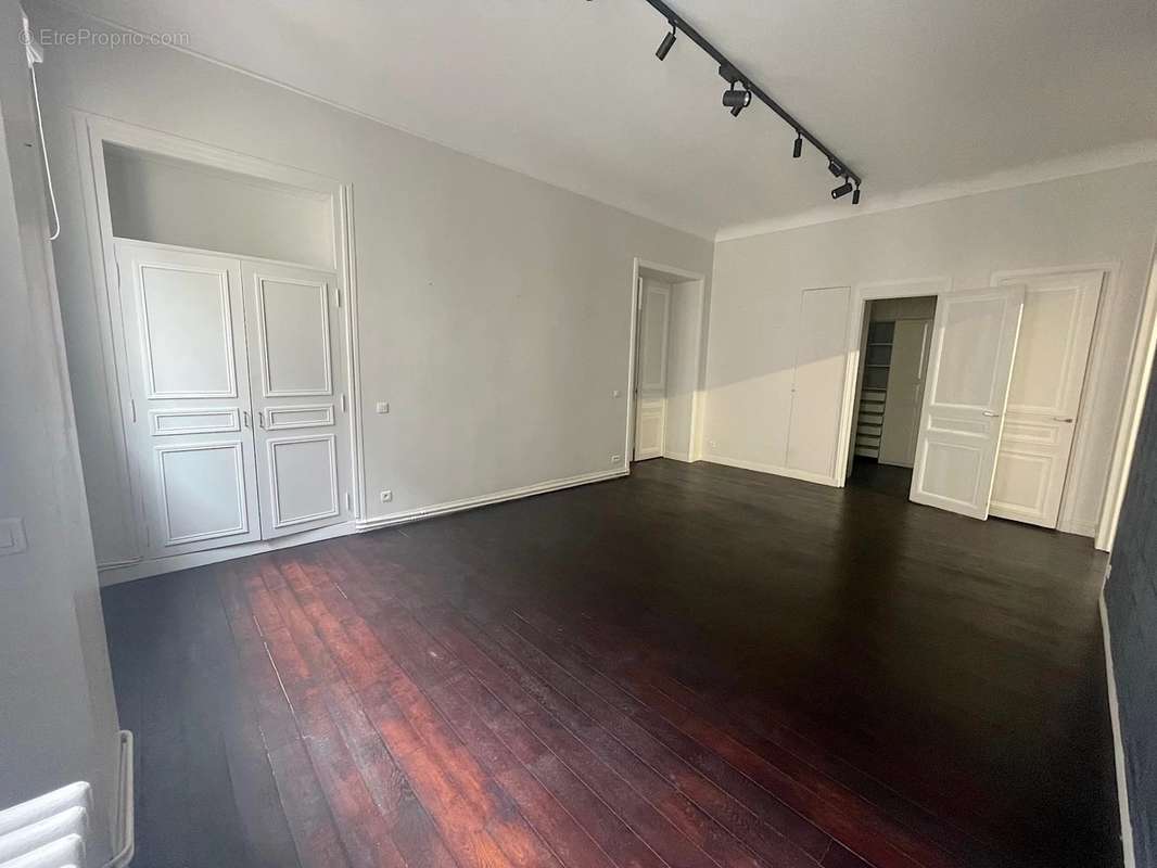 Appartement à PARIS-8E