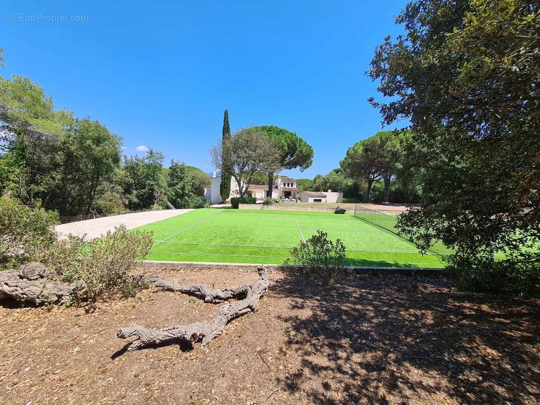 Maison à ROQUEBRUNE-SUR-ARGENS