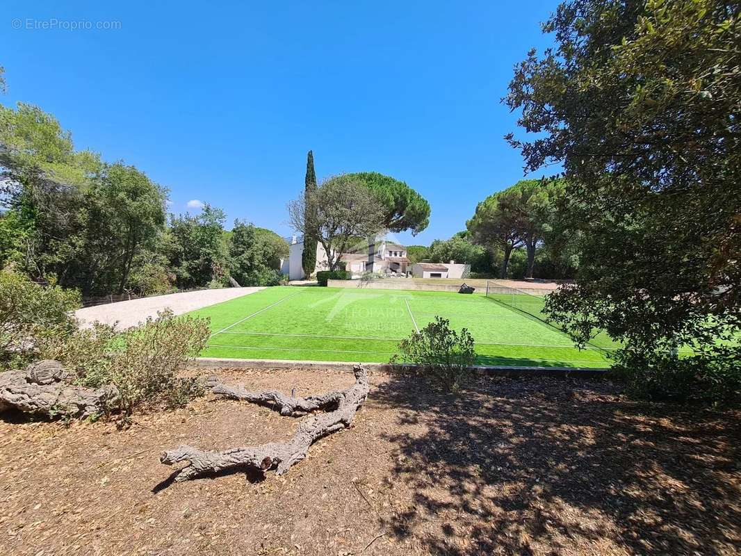 Maison à ROQUEBRUNE-SUR-ARGENS