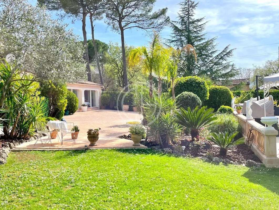 Maison à MOUGINS