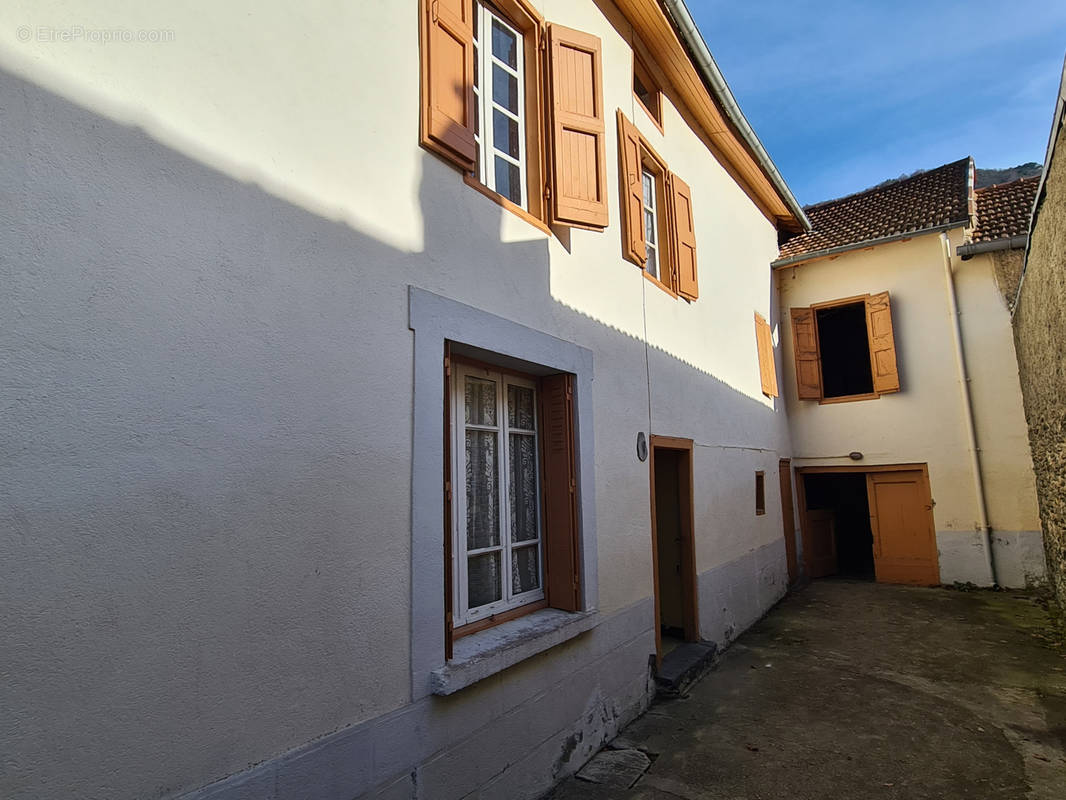 Maison à ORNOLAC-USSAT-LES-BAINS