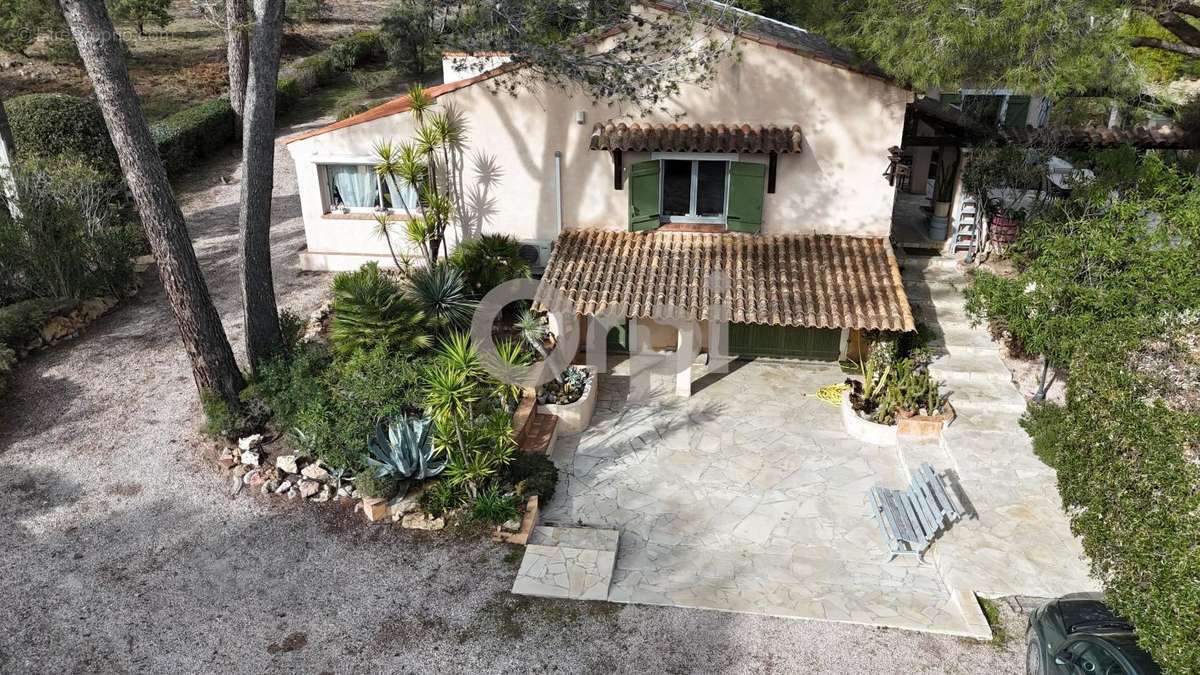 Maison à ROQUEBRUNE-SUR-ARGENS