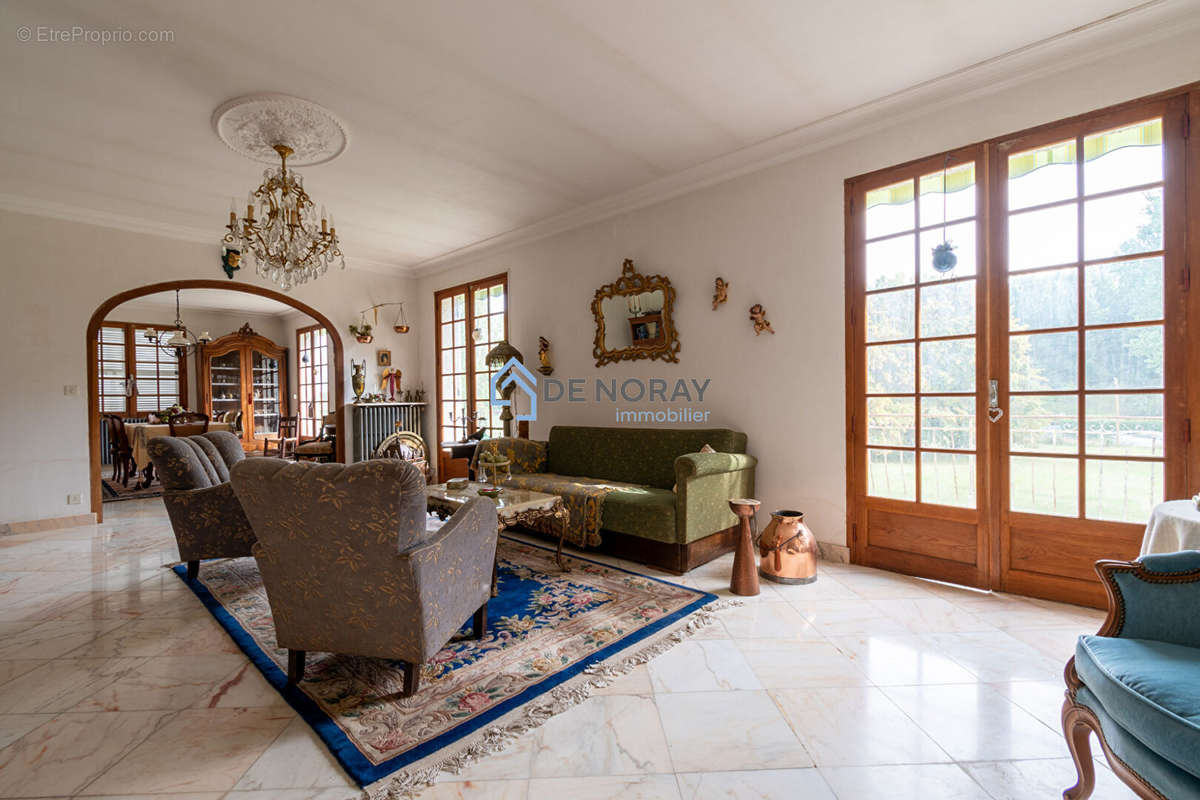 Maison à AZAY-LE-RIDEAU