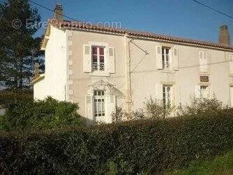 Maison à PUY-DE-SERRE