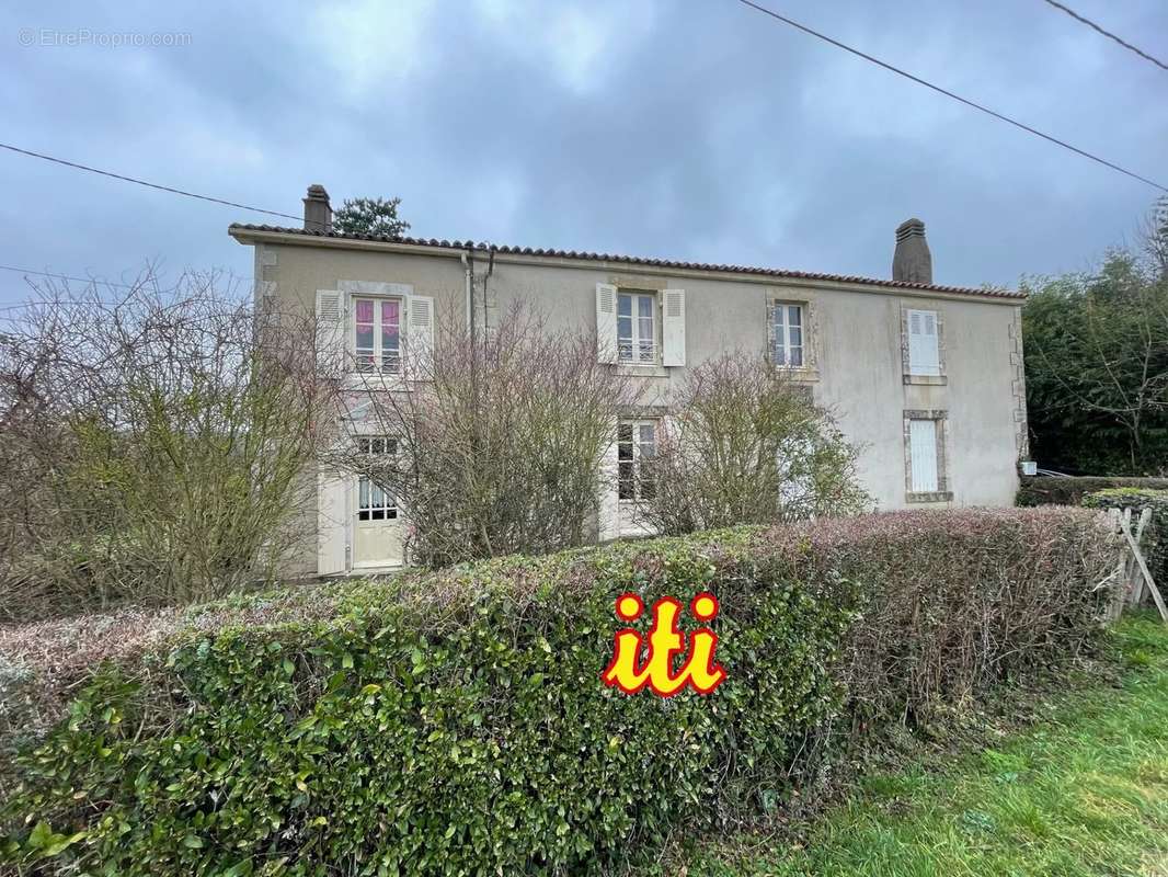 Maison à PUY-DE-SERRE