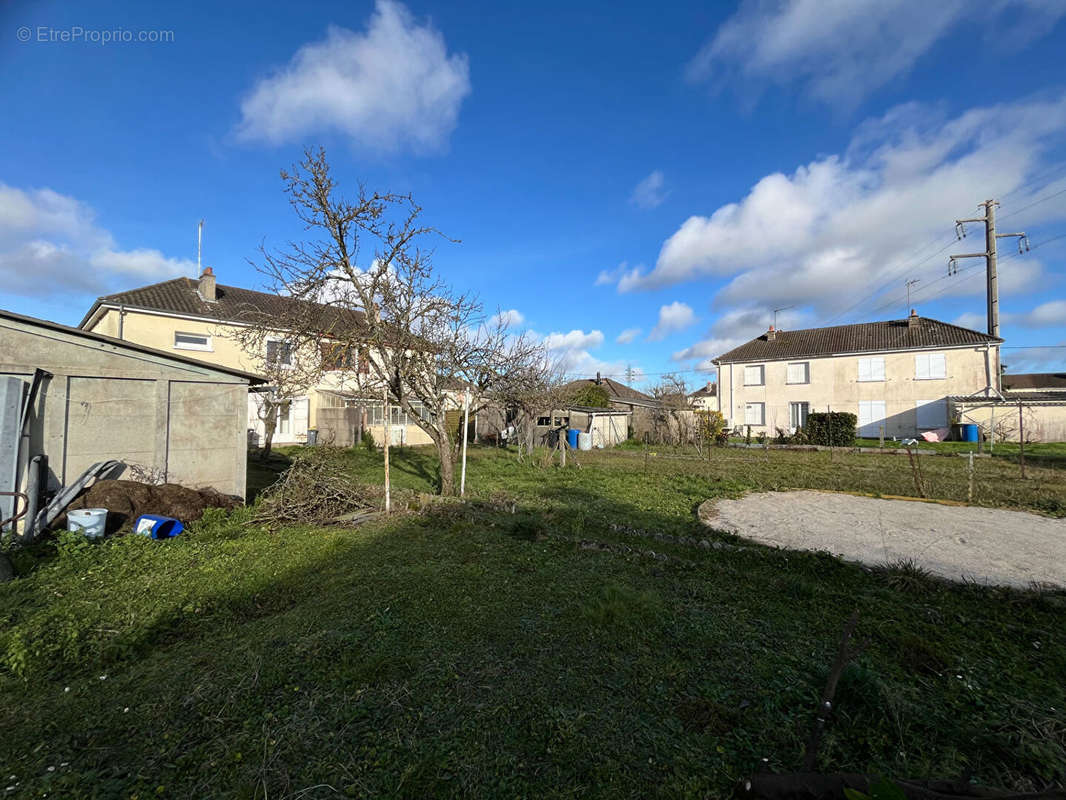 Maison à AUBIGNY-SUR-NERE