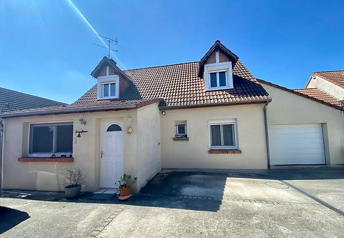 Maison à FLEURY-LES-AUBRAIS