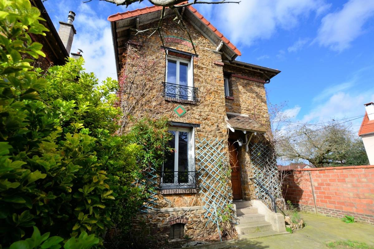 Maison à SAINT-MAUR-DES-FOSSES