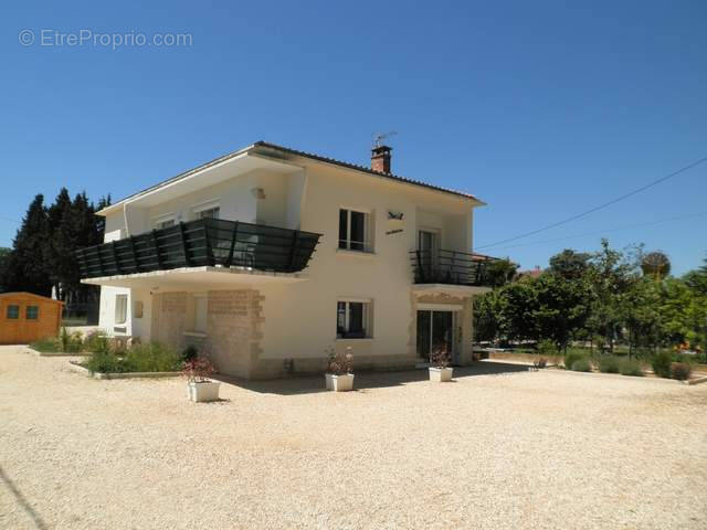 Maison à LAUDUN-L&#039;ARDOISE