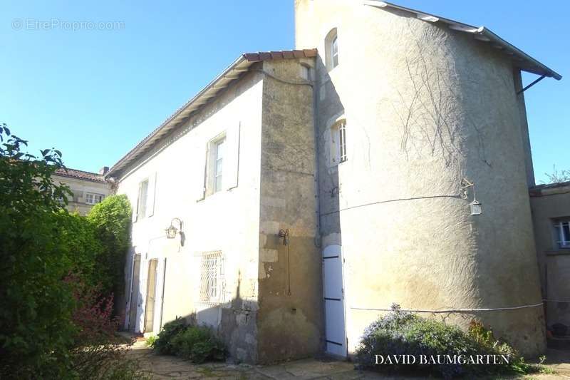 Maison à BONNEUIL-MATOURS