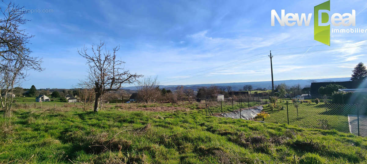 Terrain à DONZENAC