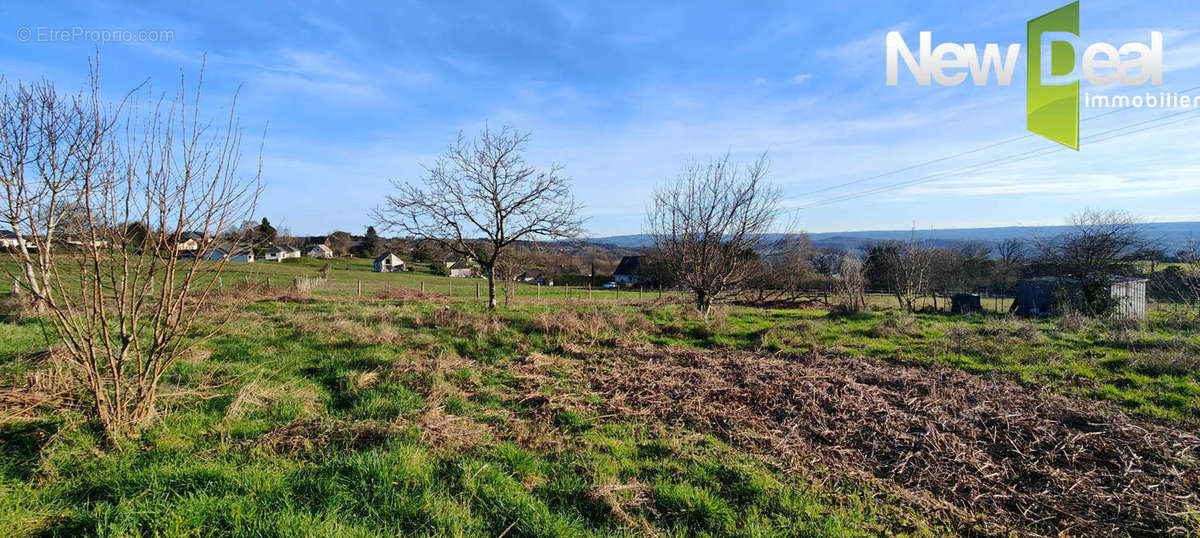 Terrain à DONZENAC