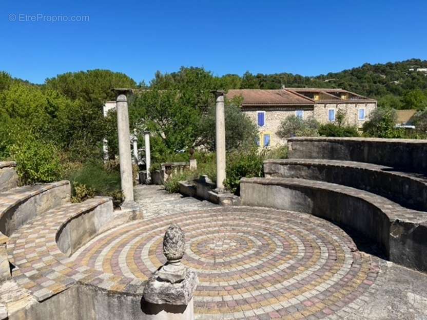 Appartement à PERNES-LES-FONTAINES