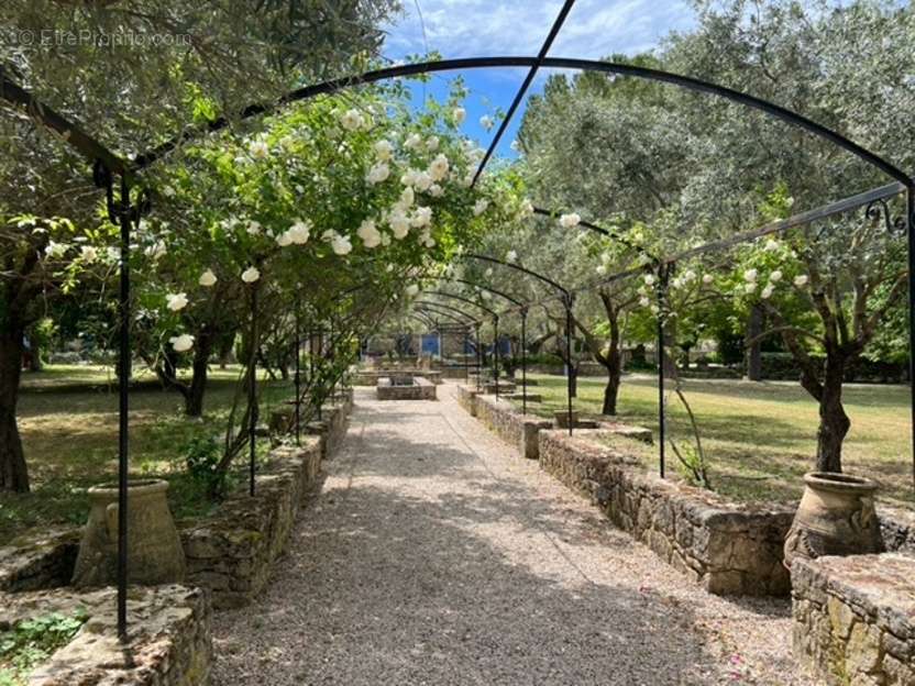 Appartement à PERNES-LES-FONTAINES