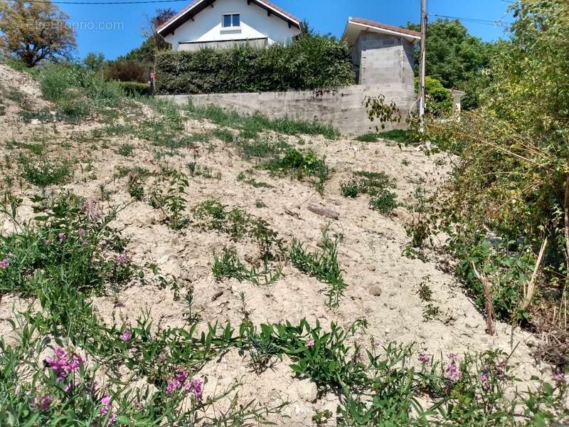 Terrain à BOURGOIN-JALLIEU