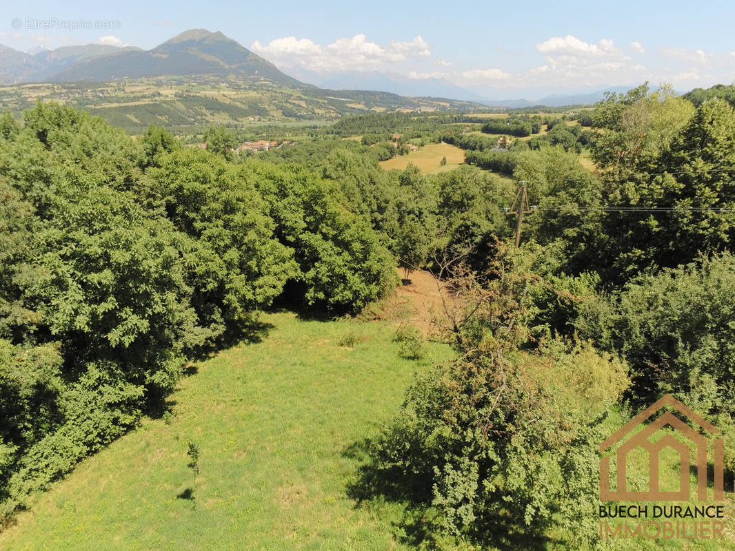 Terrain à MANTEYER