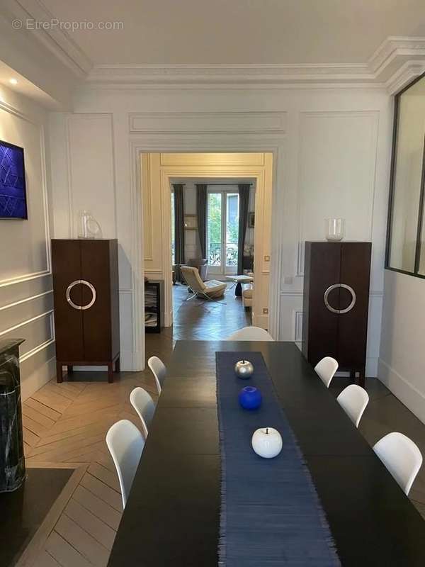 Appartement à PARIS-16E