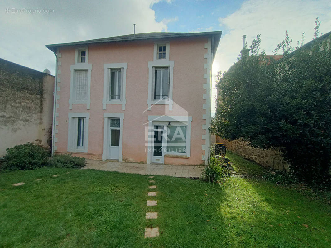 Maison à AVAILLES-LIMOUZINE