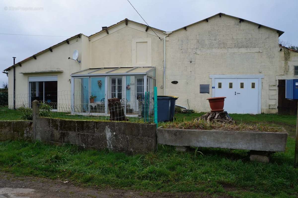 Maison à VERNOUX-EN-GATINE