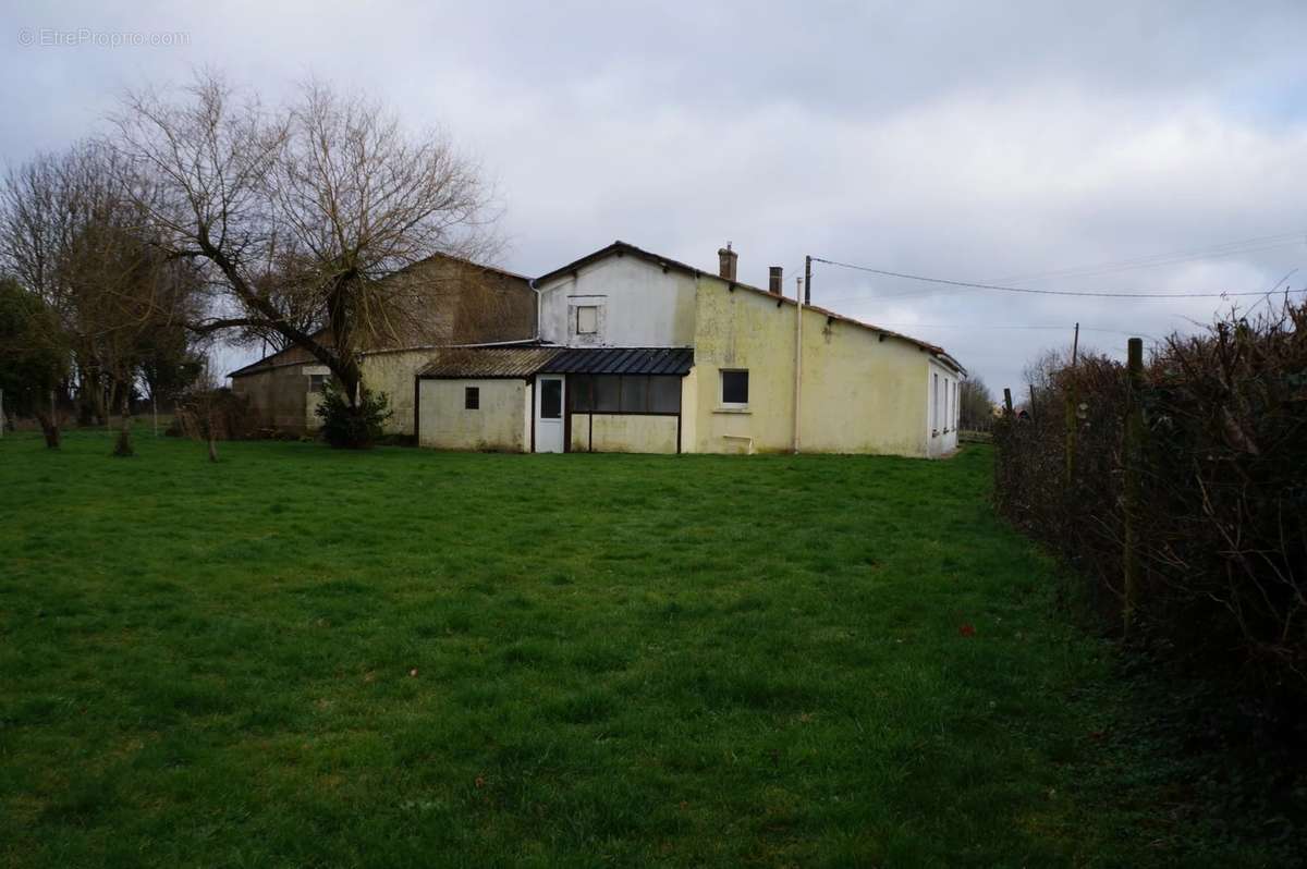 Maison à VERNOUX-EN-GATINE