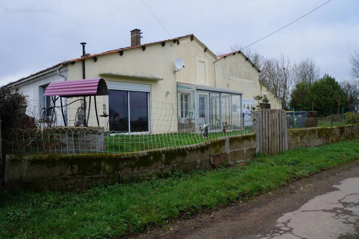 Maison à VERNOUX-EN-GATINE