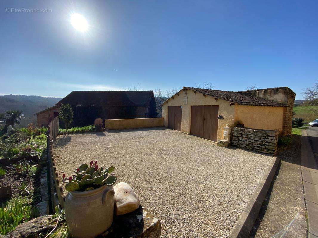 Maison à LE BUISSON-DE-CADOUIN