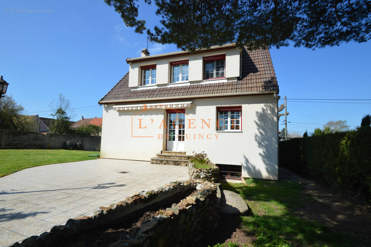 Maison à QUINCY-VOISINS