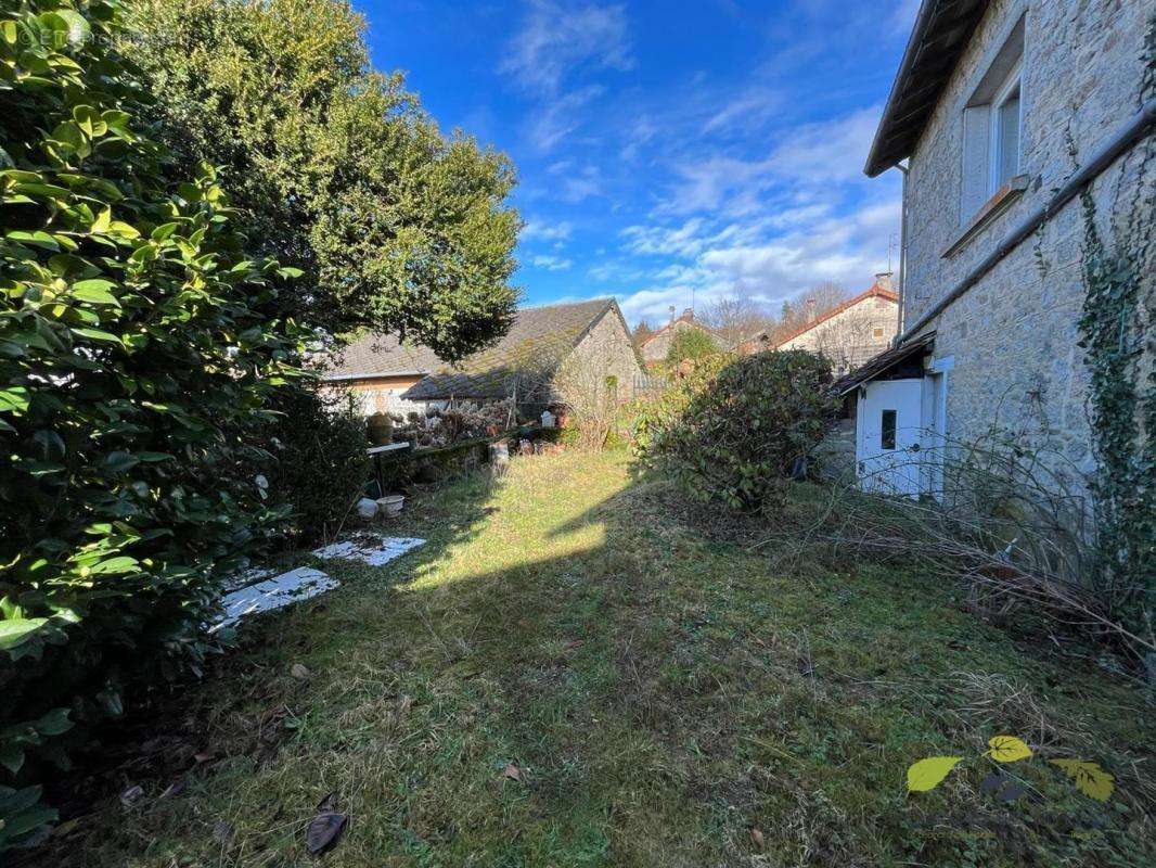 Maison à SAINT-AMAND-JARTOUDEIX