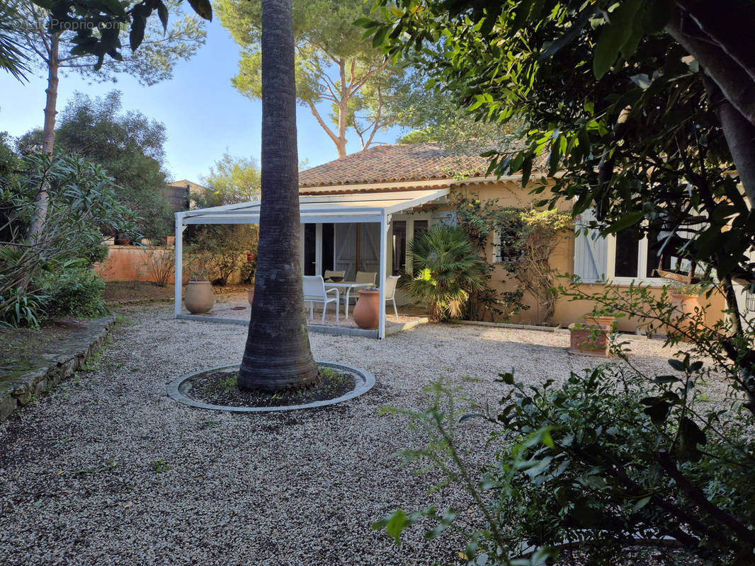 Maison à HYERES