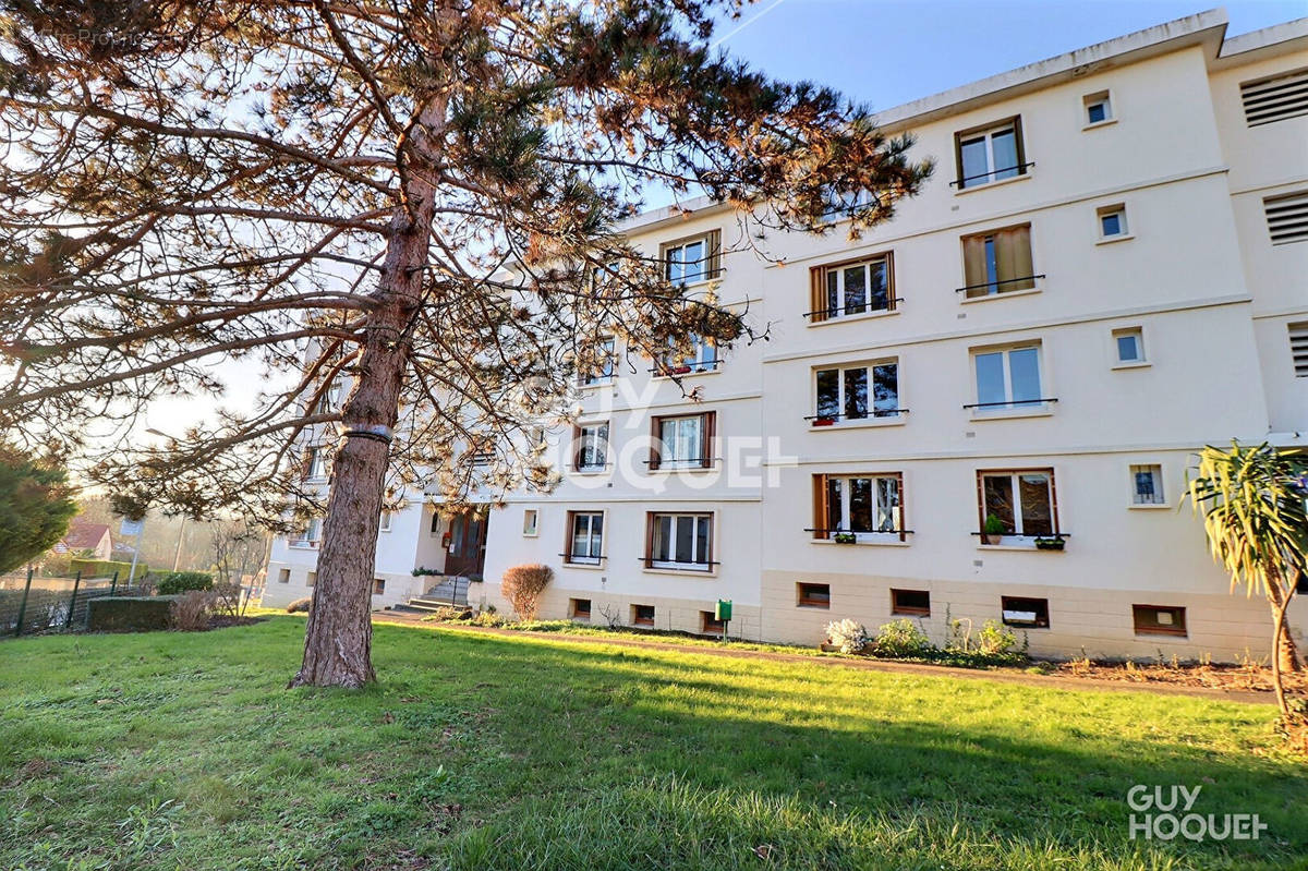 Appartement à SAINTE-GENEVIEVE-DES-BOIS