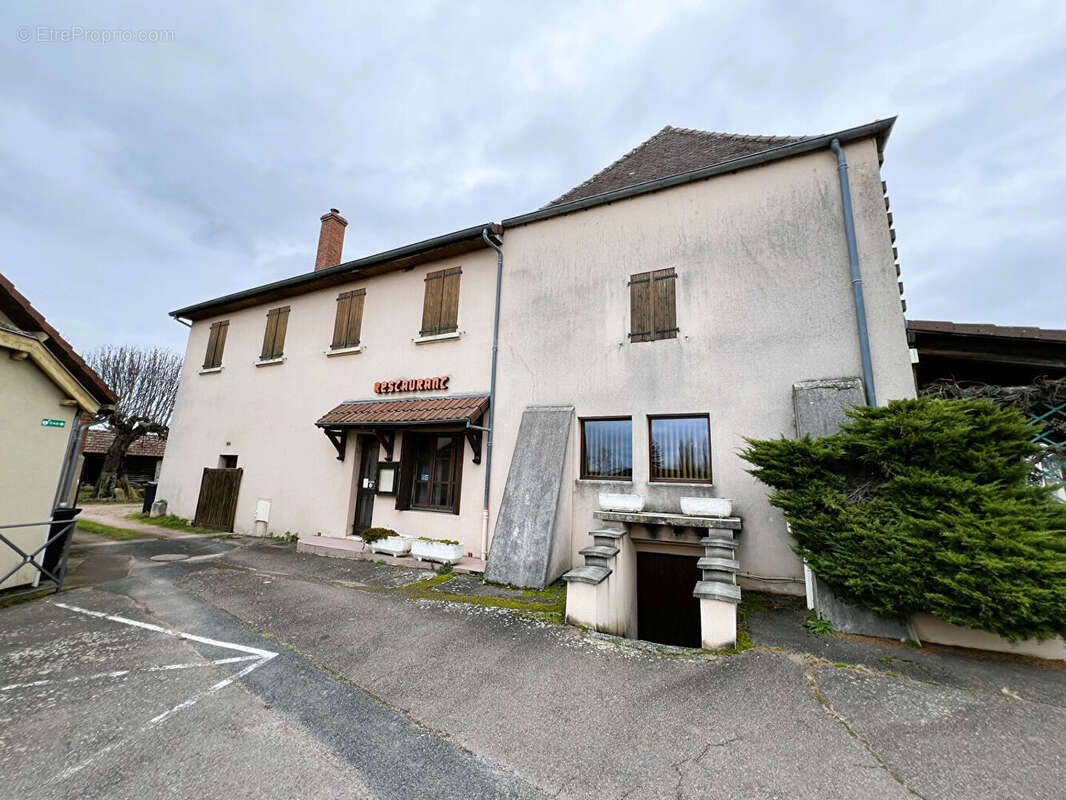 Maison à SAINT-YAN