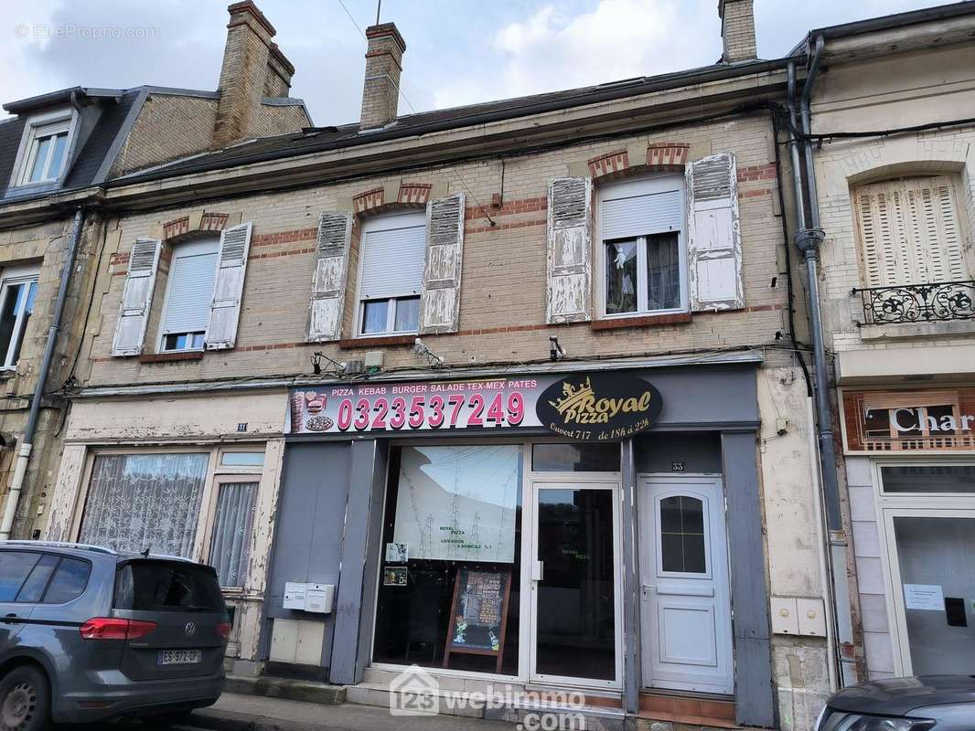 Un local commercial loué de 70 m² comprenant 4 pièces, une cave et une cour - Appartement à VAILLY-SUR-AISNE