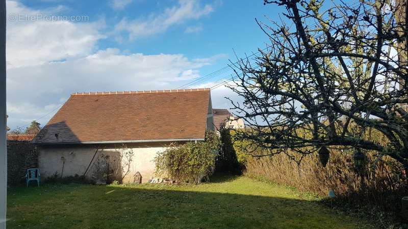 Maison à LA QUEUE-LES-YVELINES