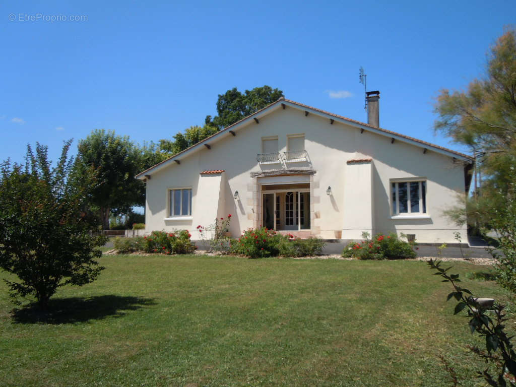 Maison à LES ESSARDS