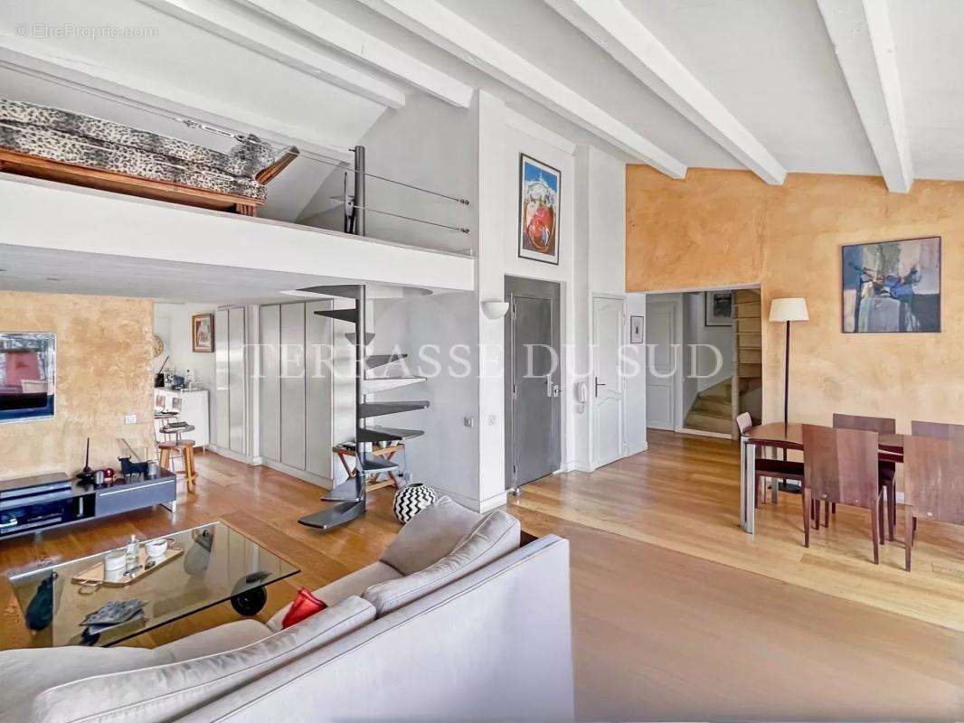 Appartement à MARSEILLE-6E