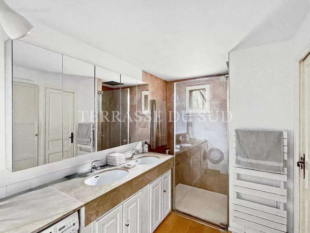 Appartement à MARSEILLE-6E