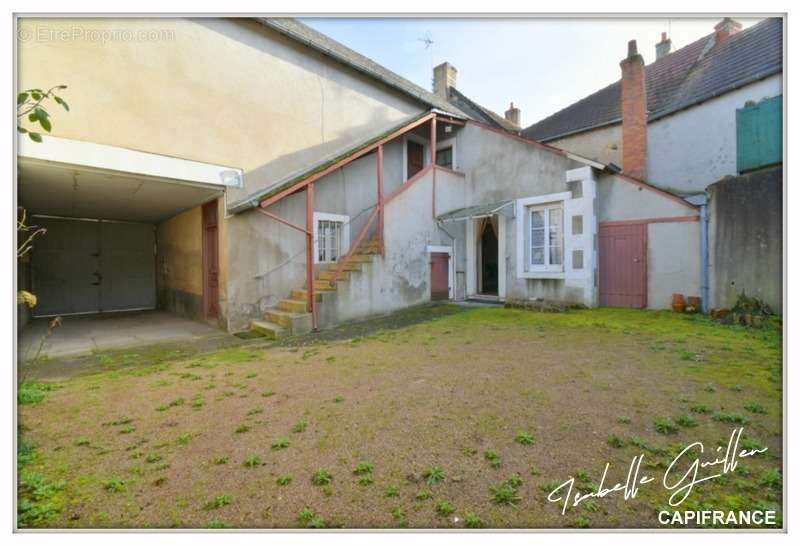 Maison à LE CHATELET